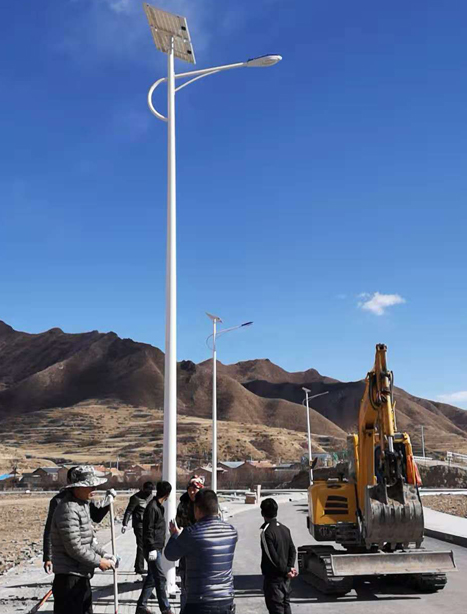 甘南碌曲10米当雄太阳能路灯项目