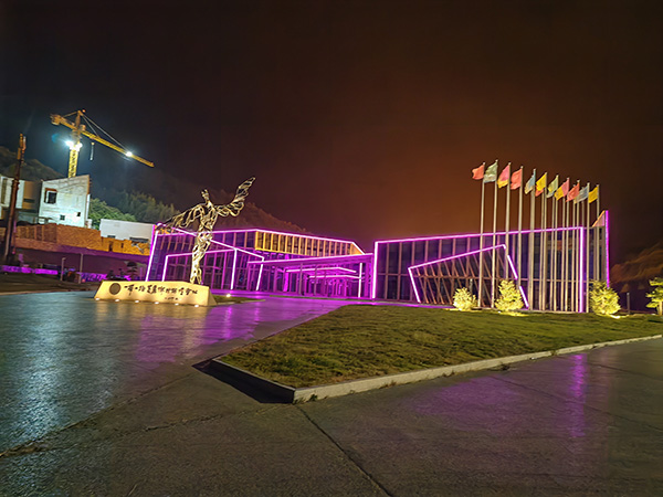 城市亮化是现代城市建设的重要组成部分,它不仅可以美化城市的夜景,还能提升城市的整体形象。随着科技的不断进步,城市亮化也得到了更多的关注和创新。本文将介绍一些关于城市亮化的创意和技术,帮助读者了解城市亮化的重要性以及如何进行当雄城市亮化的规划和实施。 城市亮化是现代城市建设的重要组成部分,它不仅可以美化城市的夜景,还能提升城市的整体形象。随着科技的不断进步,城市亮化也得到了更多的关注和创新。本文将介绍一些关于城市亮化的创意和技术,帮助读者了解当雄城市亮化的重要性以及如何进行当雄城市亮化的规划和实施。